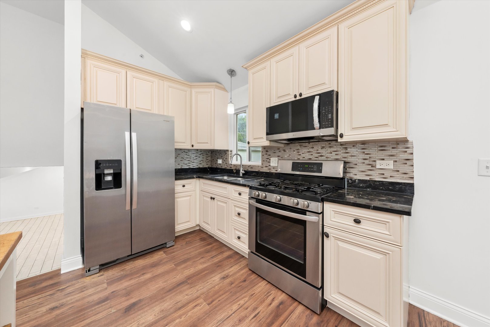 8229 S 76th Avenue, Bridgeview, IL 60455