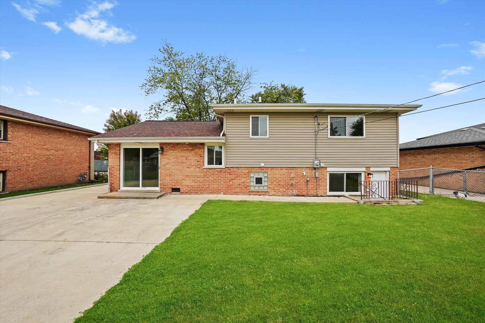 8229 S 76th Avenue, Bridgeview, IL 60455