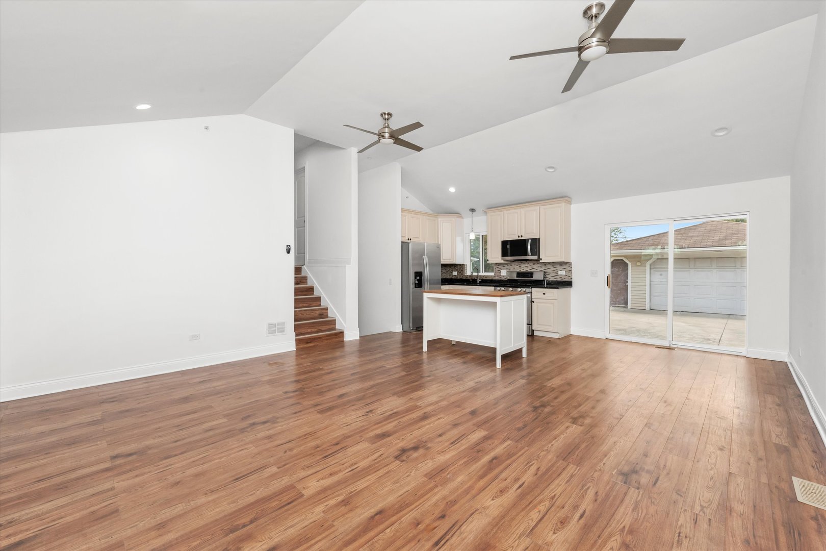 8229 S 76th Avenue, Bridgeview, IL 60455