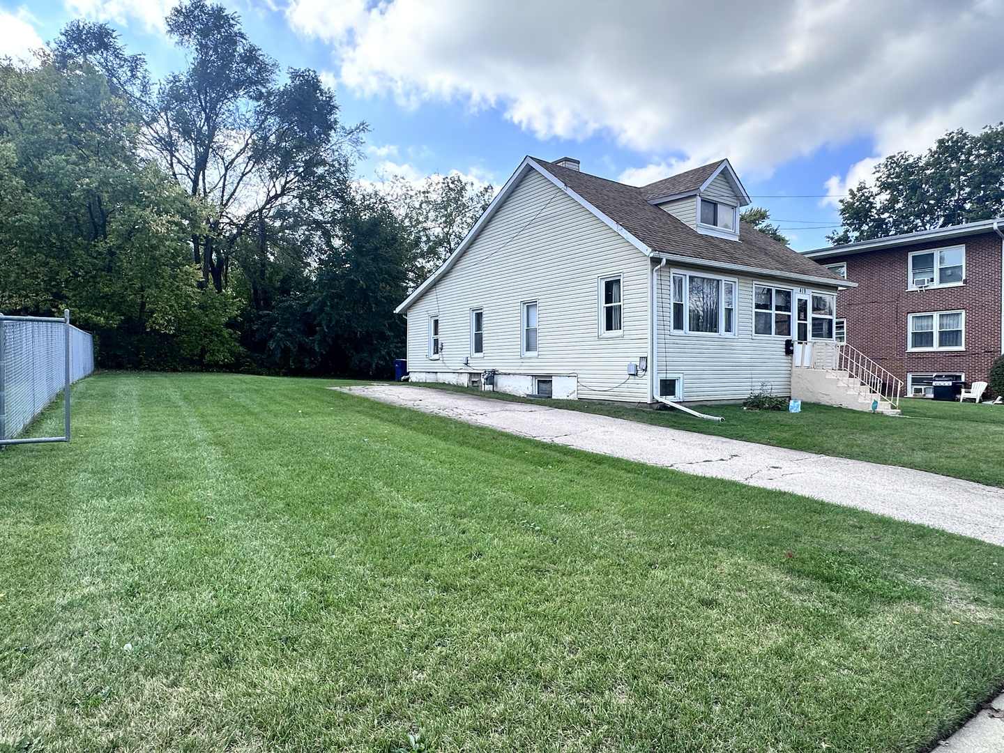 419 Fremont Street, Elgin, IL 60120