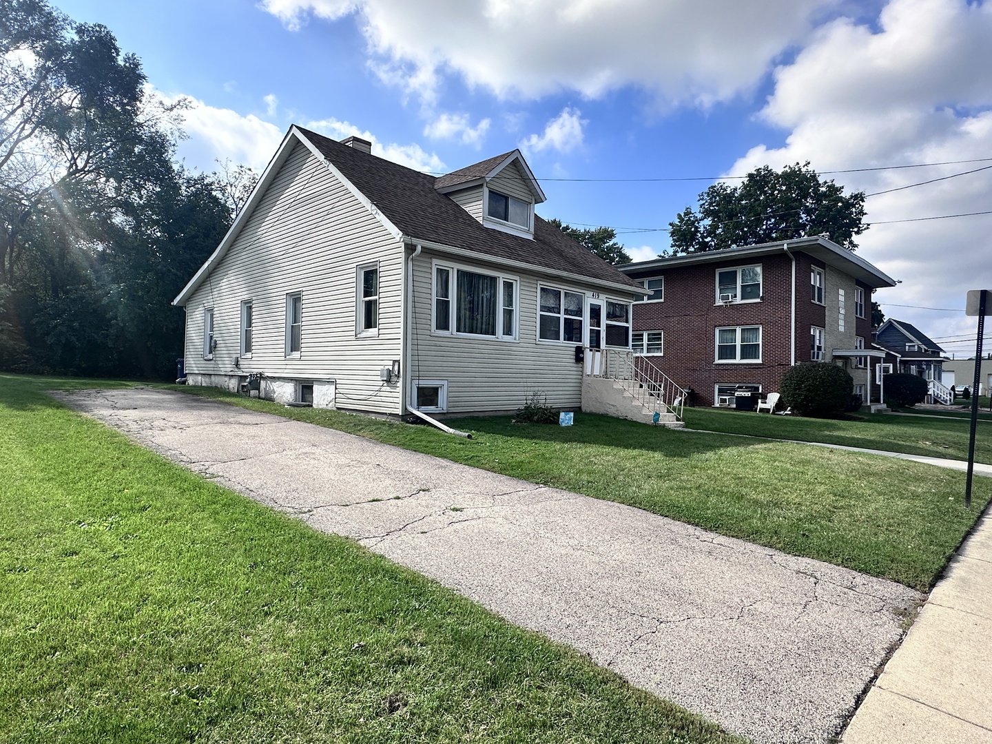 419 Fremont Street, Elgin, IL 60120