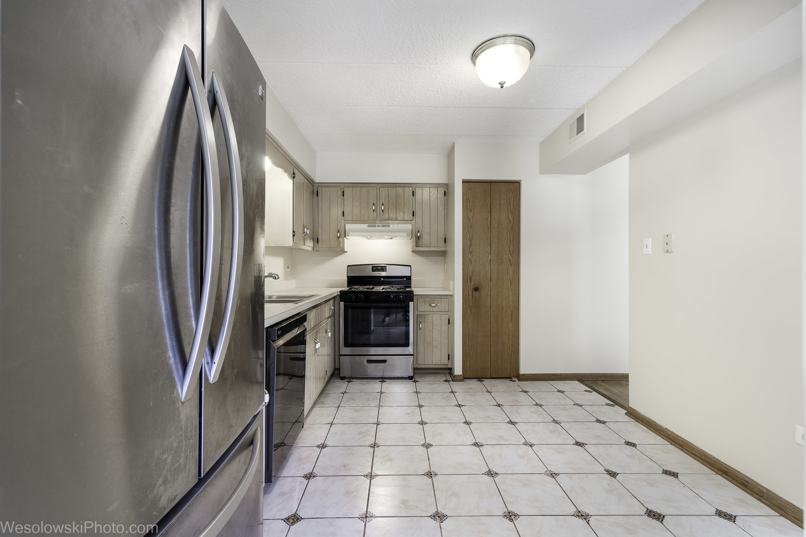 9150 W 95th Street #2B, Hickory Hills, IL 60457