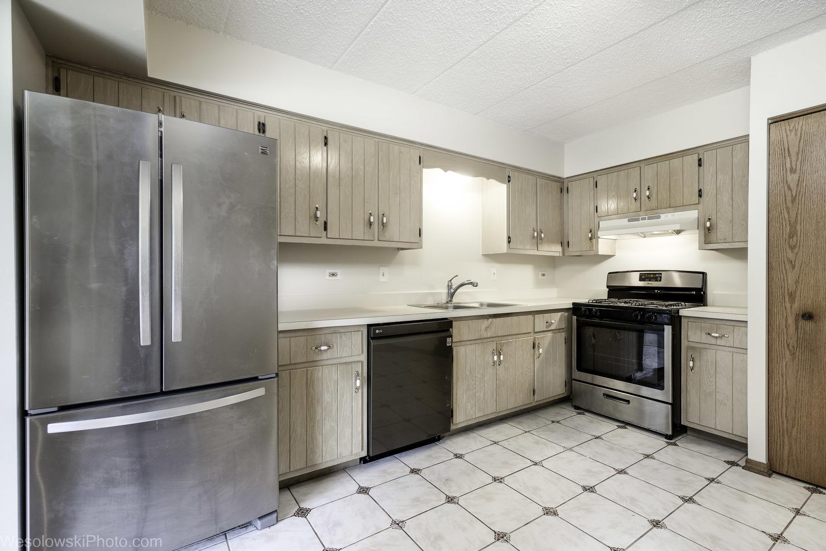 9150 W 95th Street #2B, Hickory Hills, IL 60457