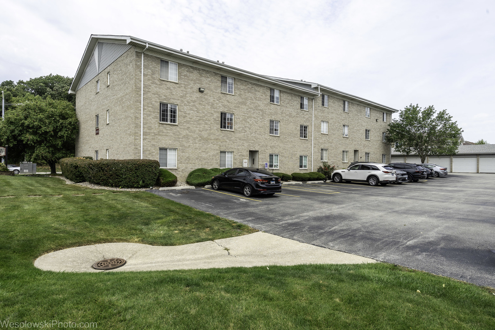 9150 W 95th Street #2B, Hickory Hills, IL 60457