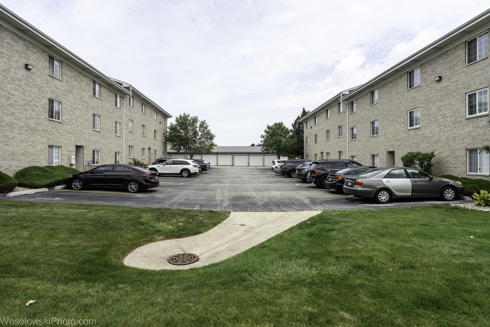 9150 W 95th Street #2B, Hickory Hills, IL 60457