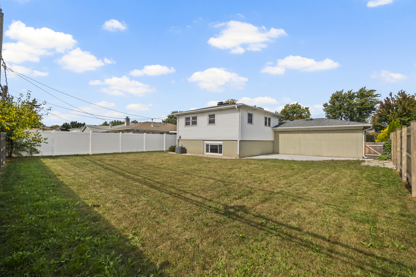 1813 W Pheasant Trail, Mount Prospect, IL 60056
