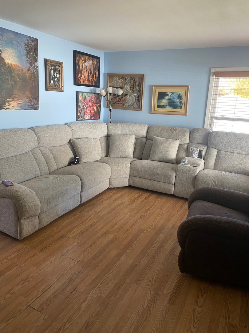 49 N Shaddle Avenue, Mundelein, IL 60060