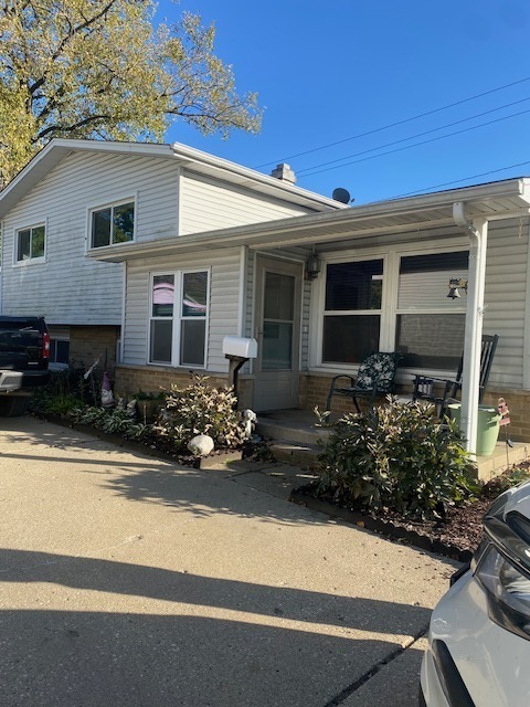 49 N Shaddle Avenue, Mundelein, IL 60060