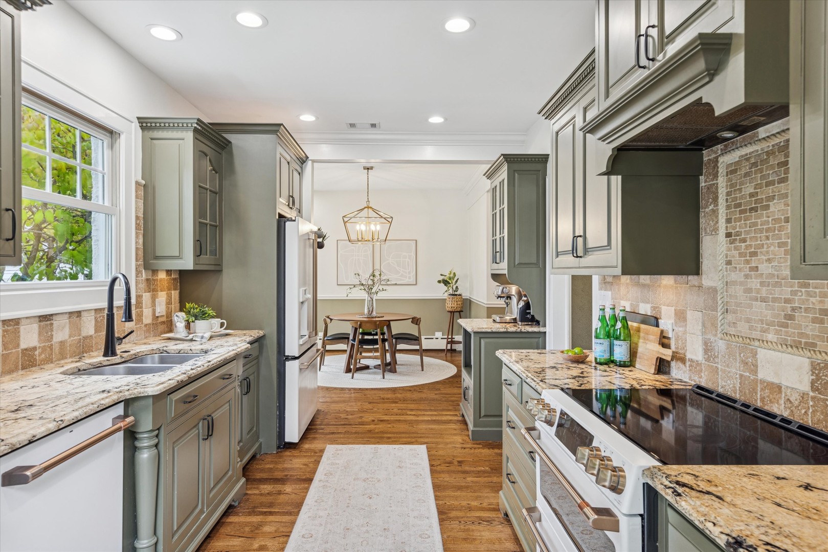 233 N Park Boulevard, Glen Ellyn, IL 60137