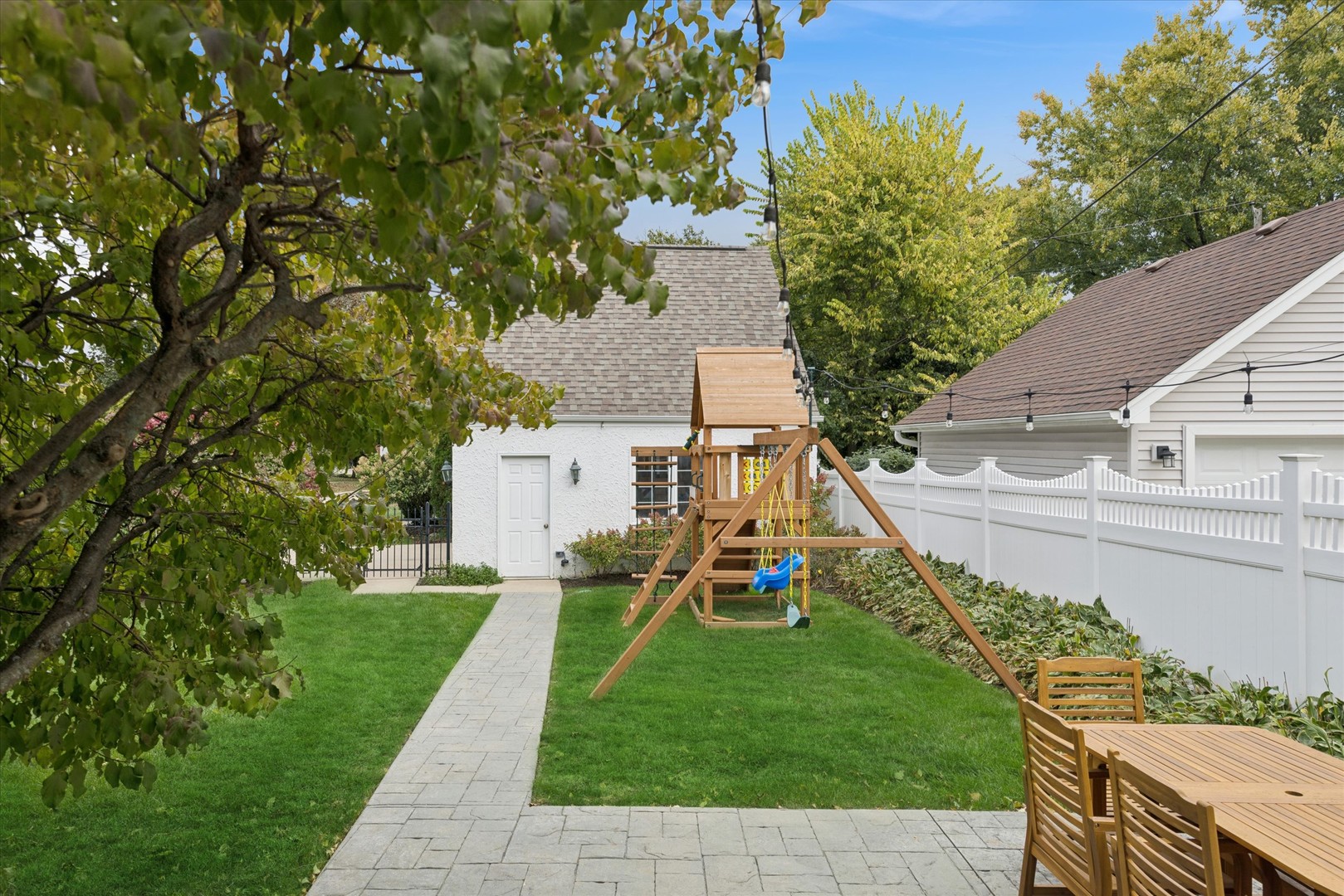 233 N Park Boulevard, Glen Ellyn, IL 60137