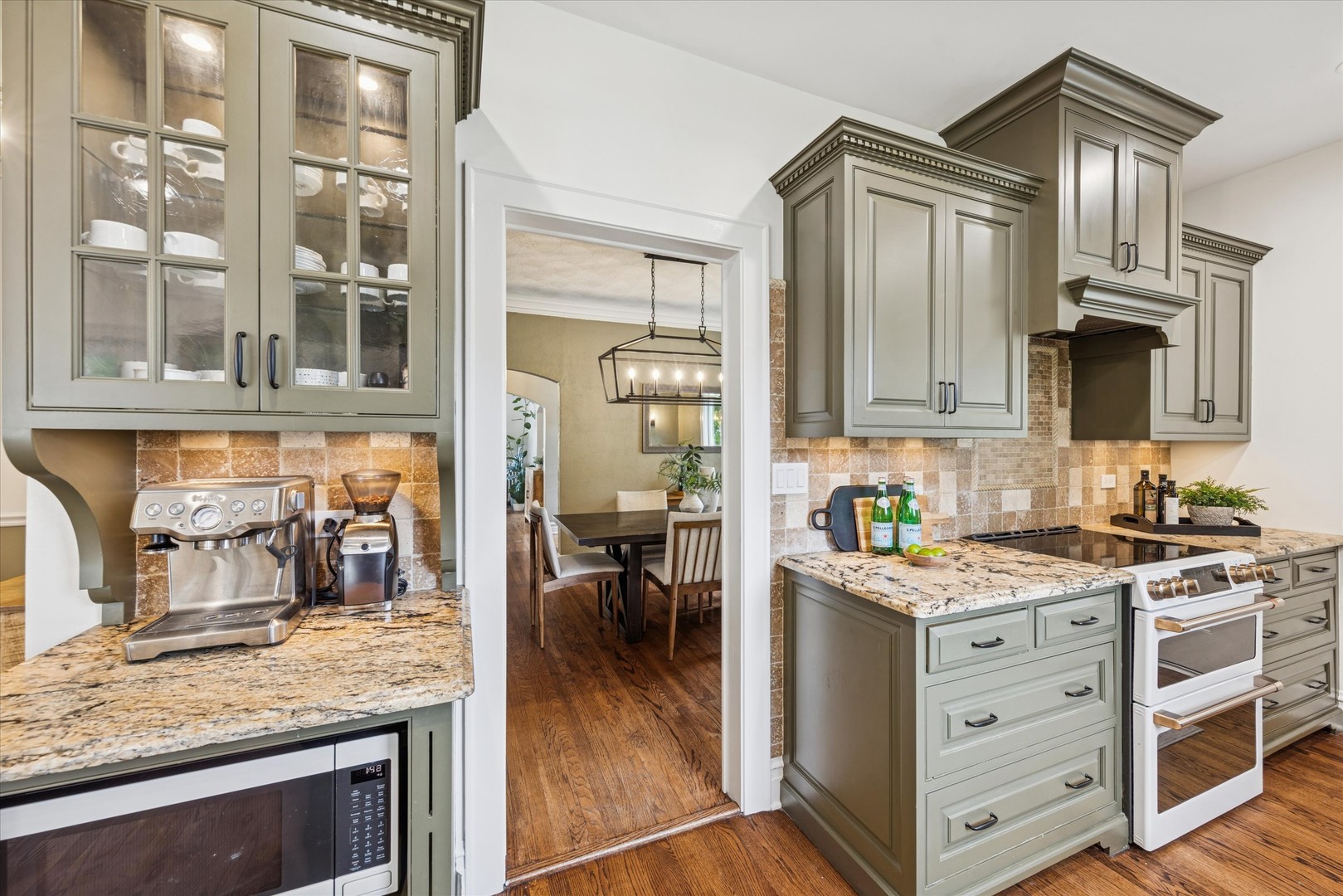 233 N Park Boulevard, Glen Ellyn, IL 60137