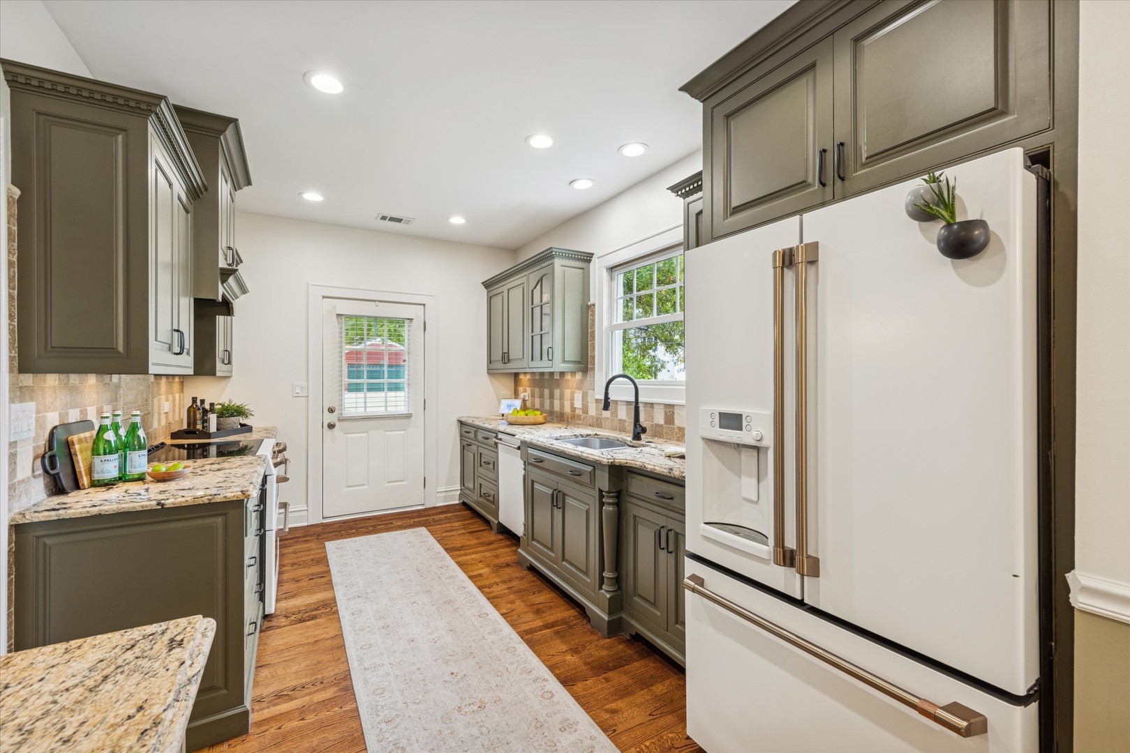 233 N Park Boulevard, Glen Ellyn, IL 60137