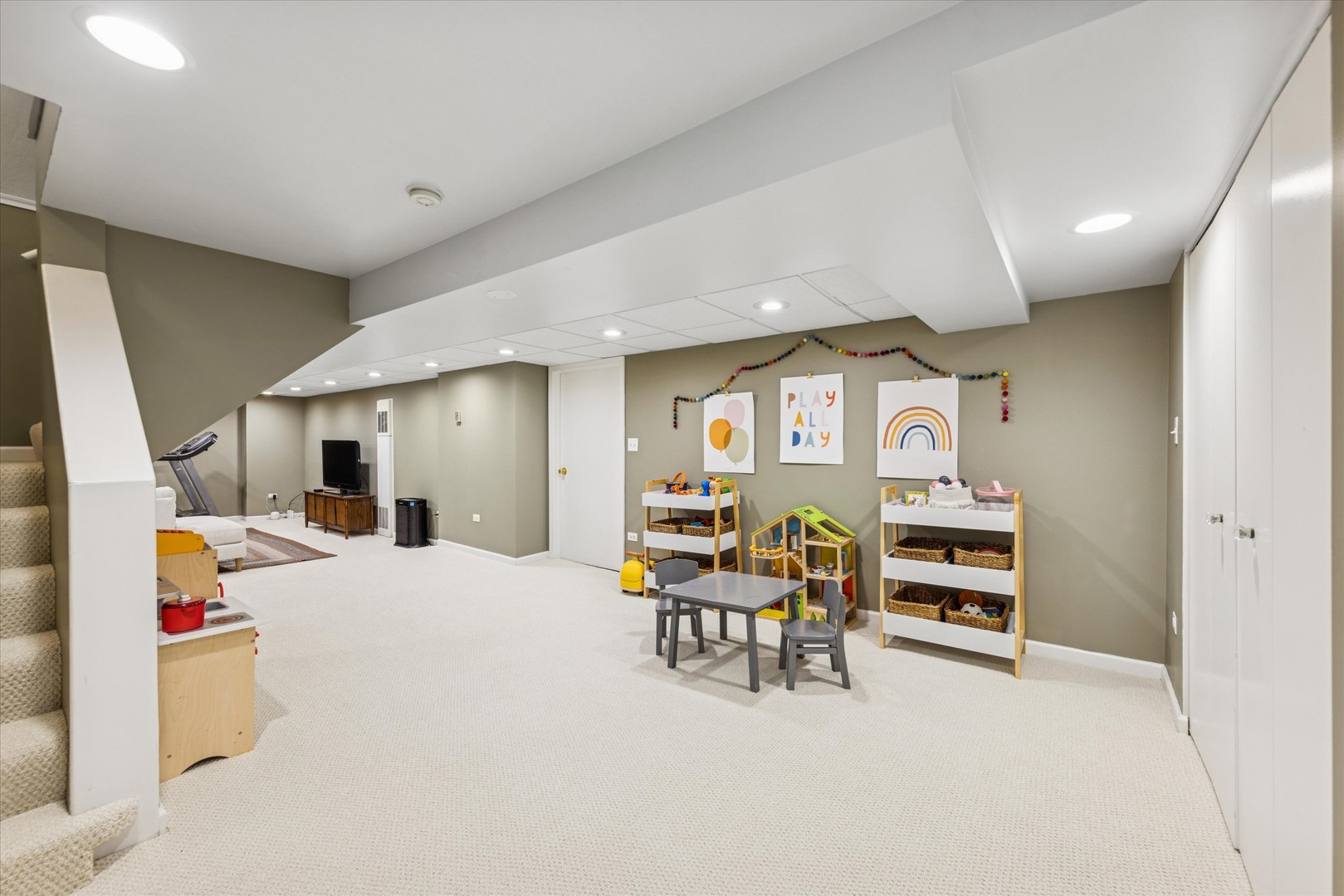 233 N Park Boulevard, Glen Ellyn, IL 60137