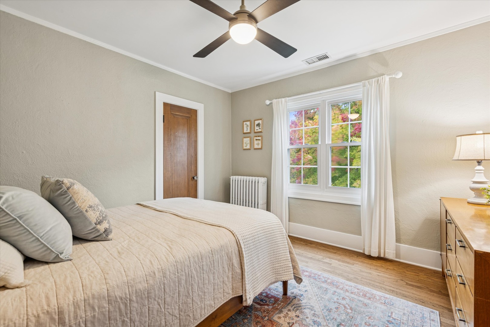 233 N Park Boulevard, Glen Ellyn, IL 60137