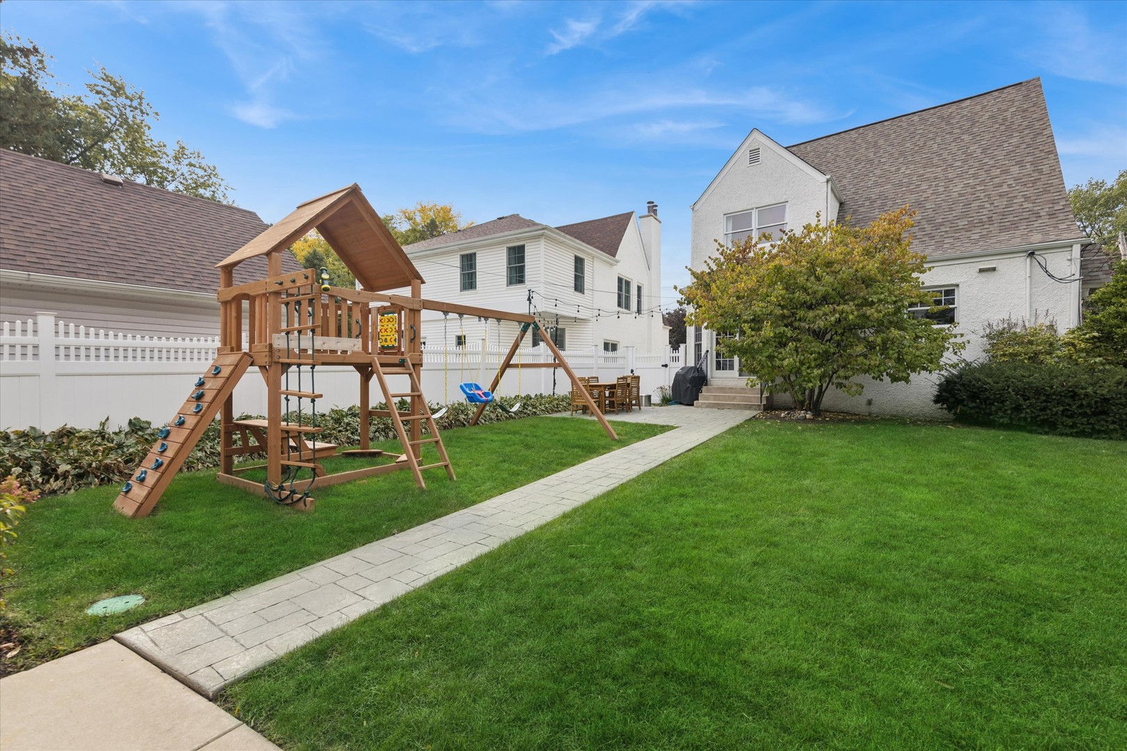 233 N Park Boulevard, Glen Ellyn, IL 60137