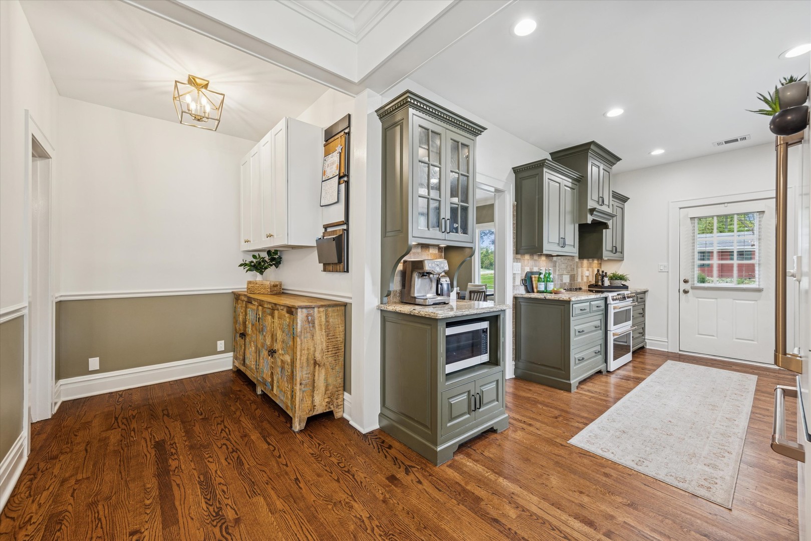 233 N Park Boulevard, Glen Ellyn, IL 60137