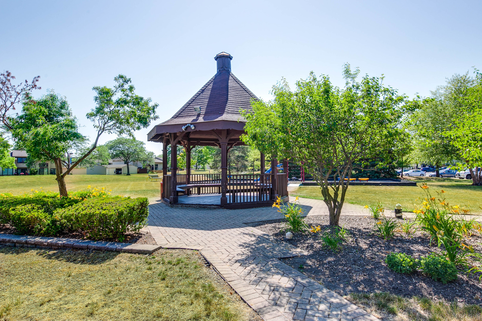 4 PARKSIDE Court #12, Vernon Hills, IL 60061