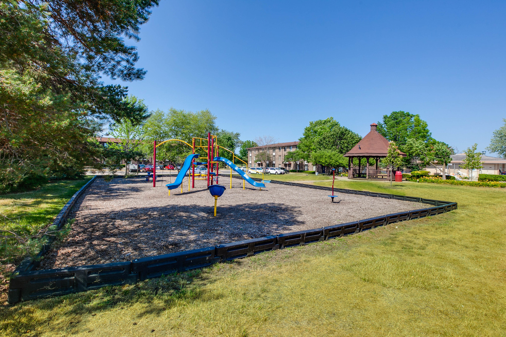 4 PARKSIDE Court #12, Vernon Hills, IL 60061