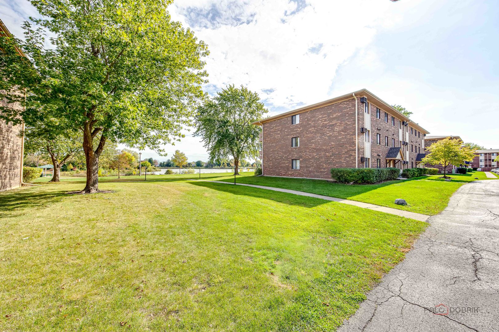 4 PARKSIDE Court #12, Vernon Hills, IL 60061