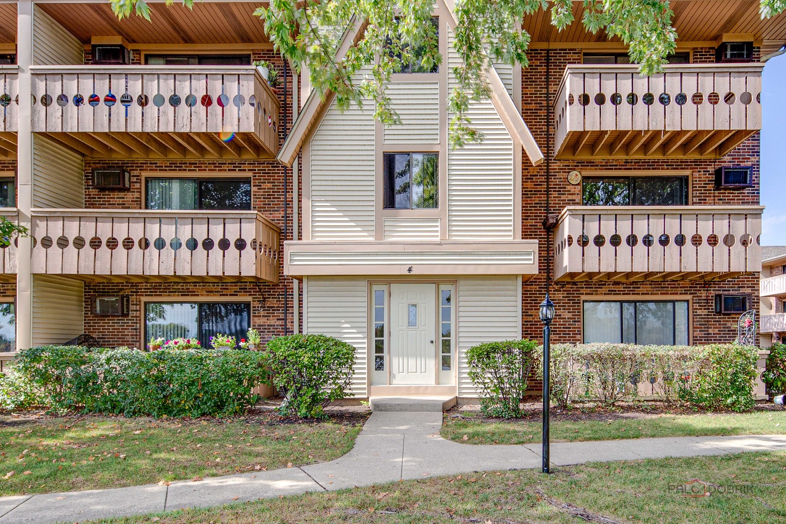 4 PARKSIDE Court #12, Vernon Hills, IL 60061