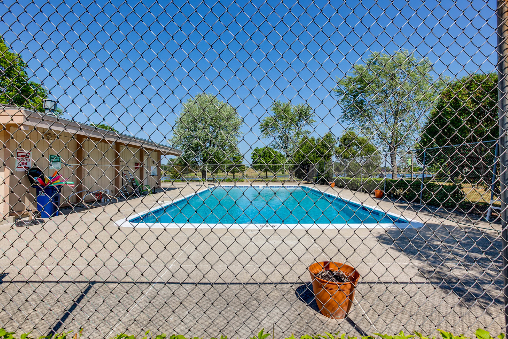 4 PARKSIDE Court #12, Vernon Hills, IL 60061