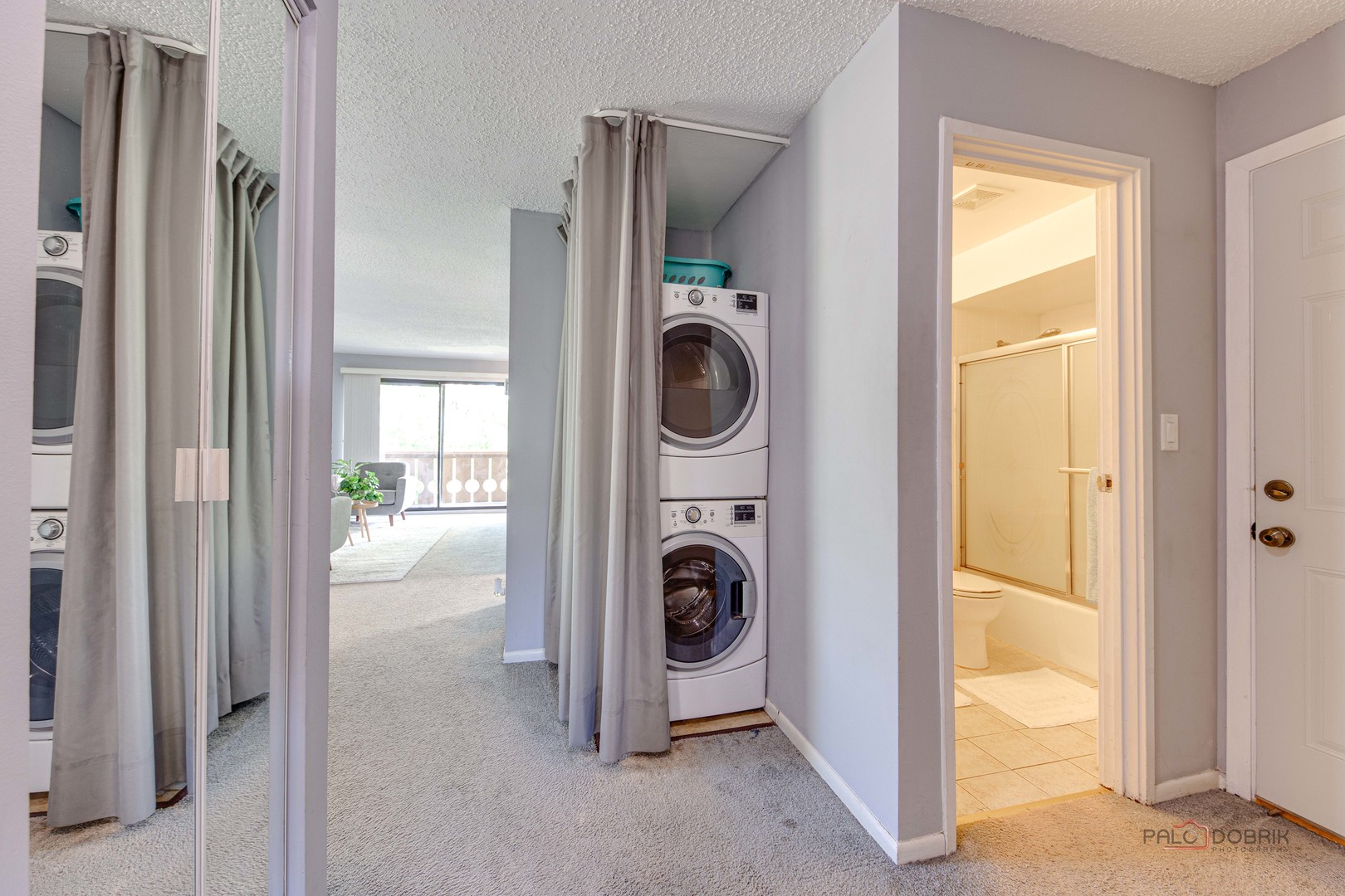 4 PARKSIDE Court #12, Vernon Hills, IL 60061