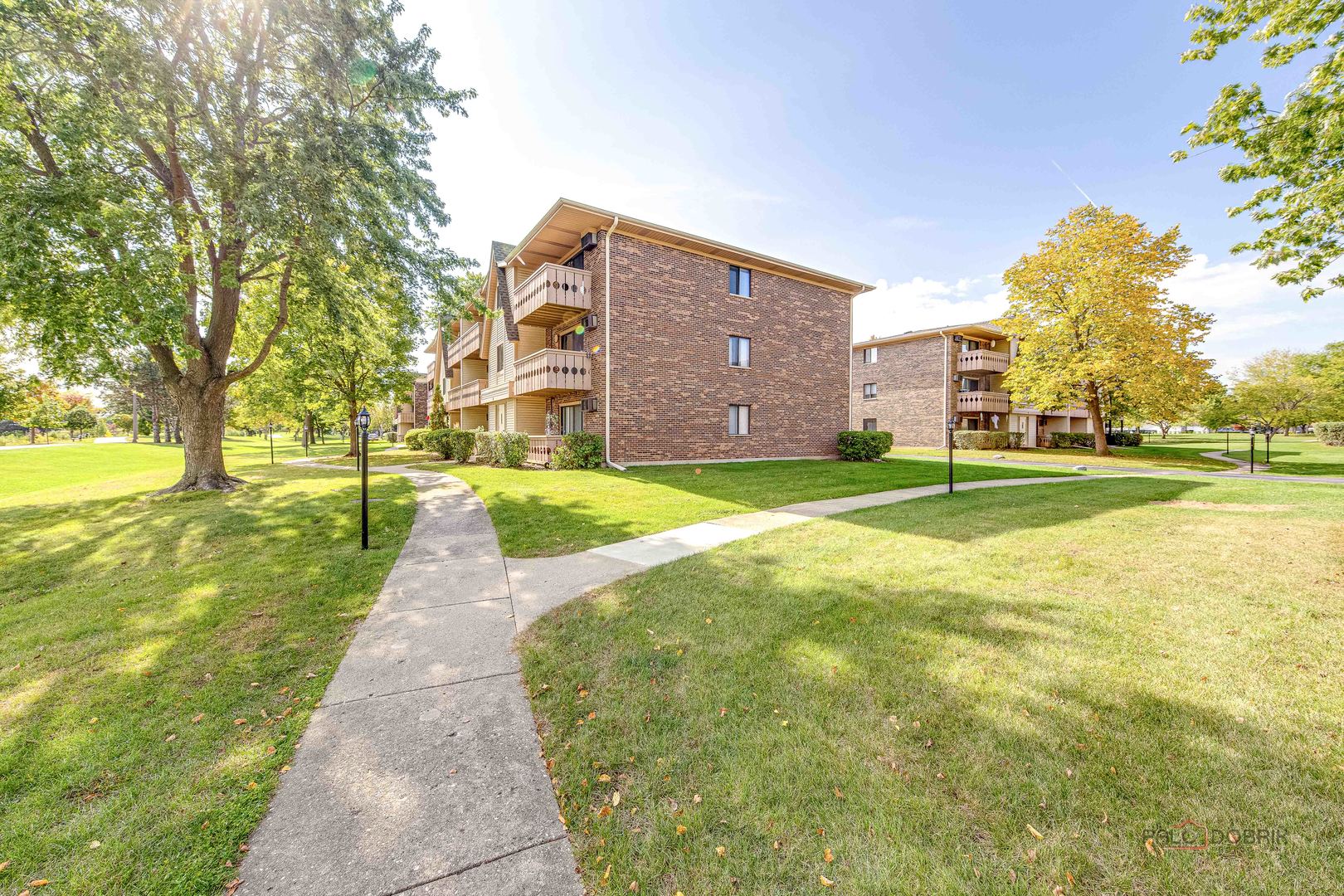 4 PARKSIDE Court #12, Vernon Hills, IL 60061