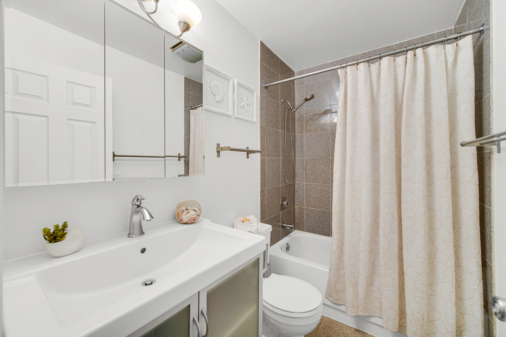 1038 Harbour Court #2A, Wheeling, IL 60090