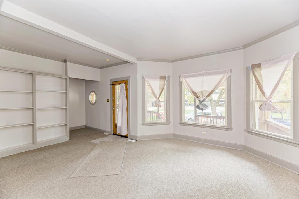 820 S 17th Avenue, Maywood, IL 60153