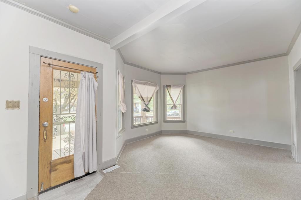 820 S 17th Avenue, Maywood, IL 60153