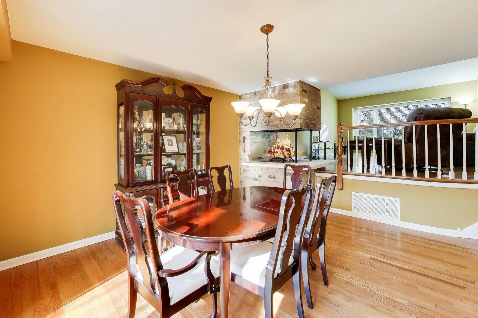 19W067 Avenue Normandy South, Oak Brook, IL 60523