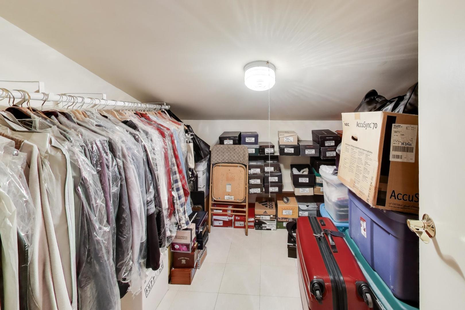 19W067 Avenue Normandy South, Oak Brook, IL 60523