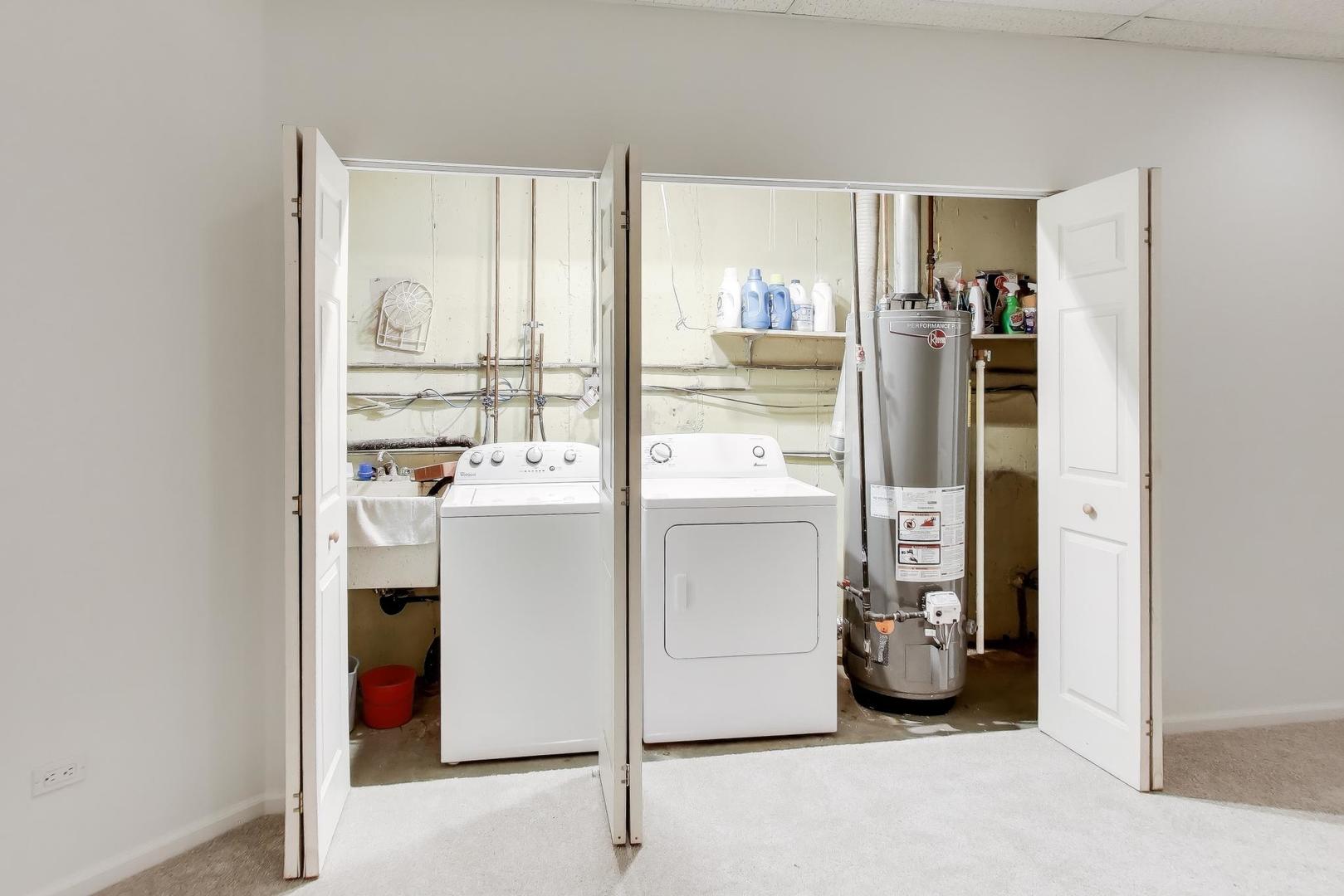 19W067 Avenue Normandy South, Oak Brook, IL 60523