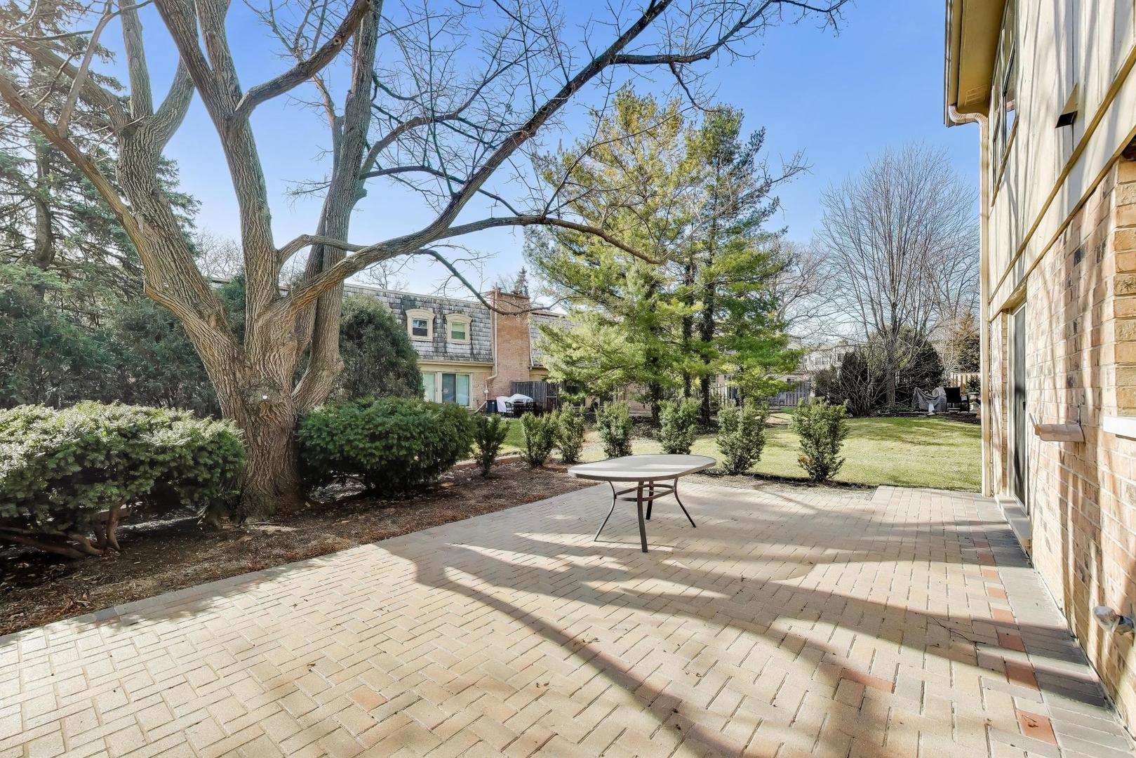 19W067 Avenue Normandy South, Oak Brook, IL 60523