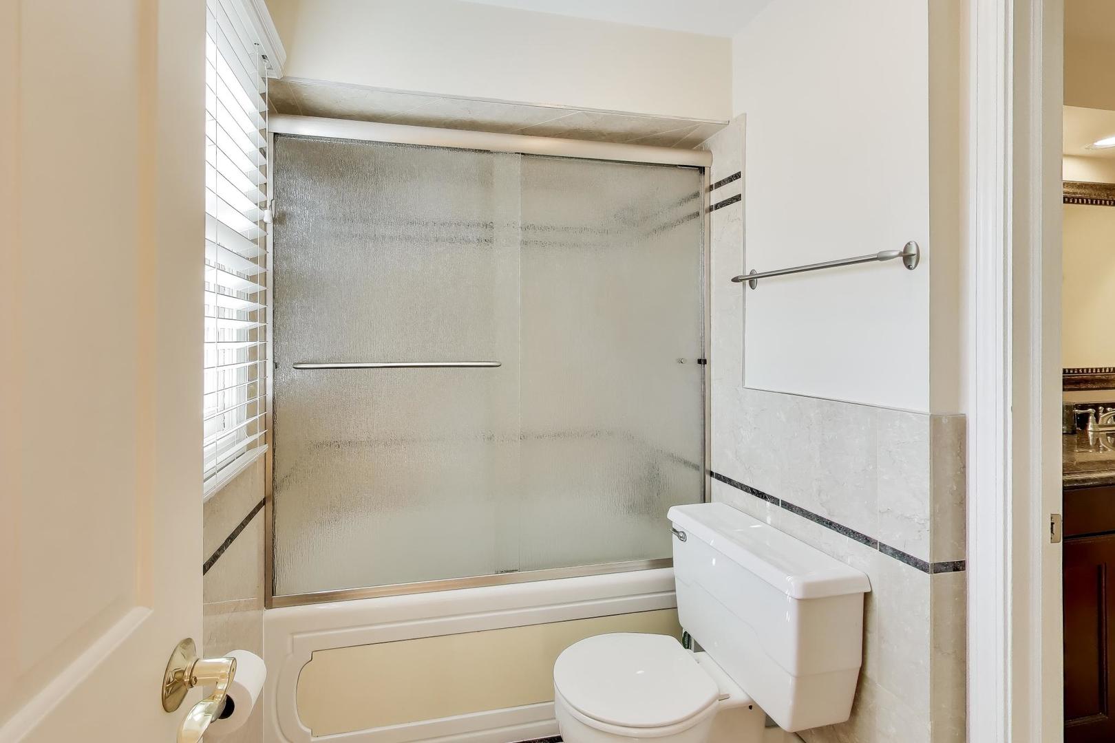 19W067 Avenue Normandy South, Oak Brook, IL 60523