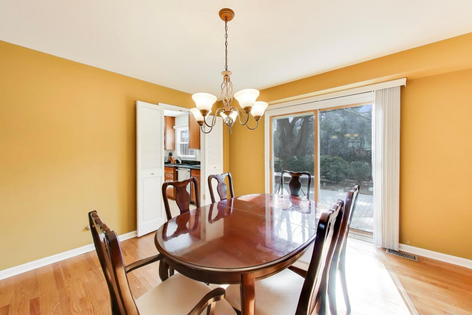 19W067 Avenue Normandy South, Oak Brook, IL 60523