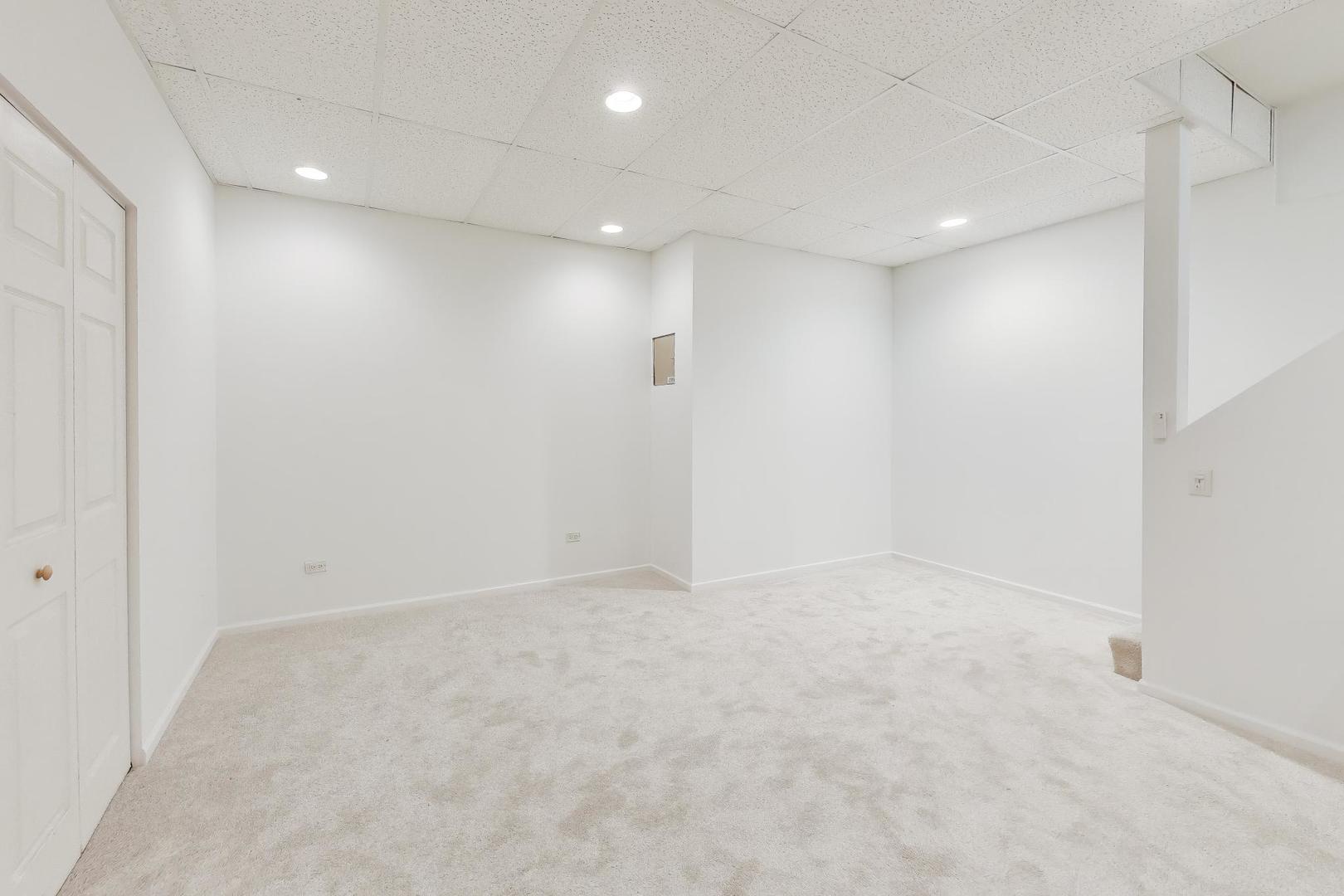 19W067 Avenue Normandy South, Oak Brook, IL 60523