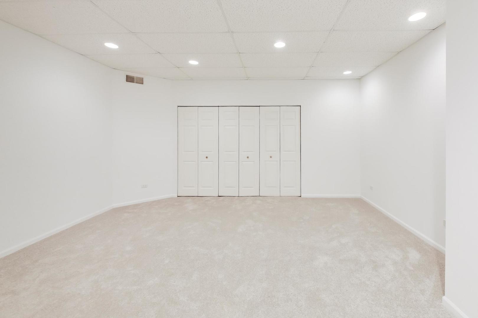 19W067 Avenue Normandy South, Oak Brook, IL 60523