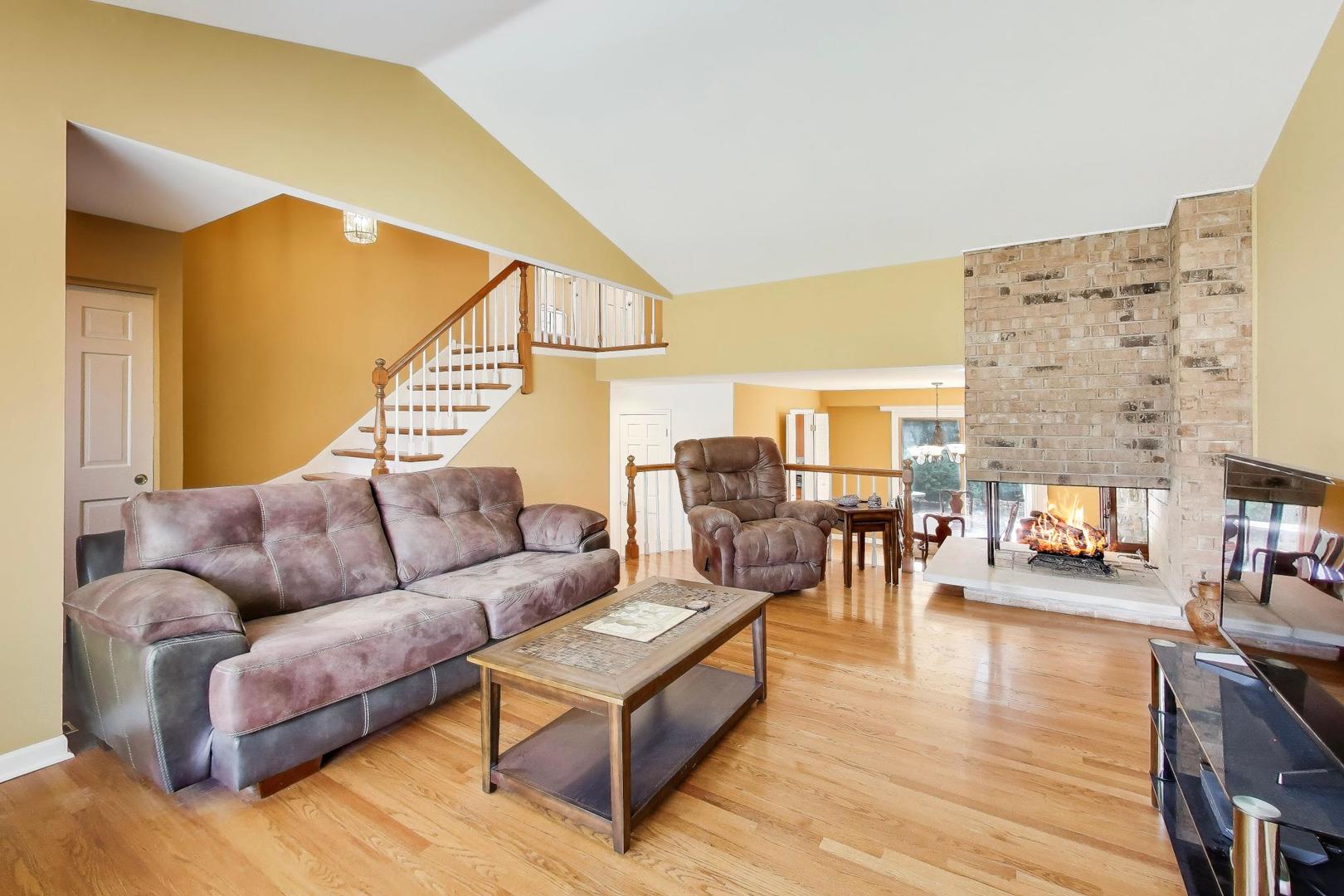 19W067 Avenue Normandy South, Oak Brook, IL 60523