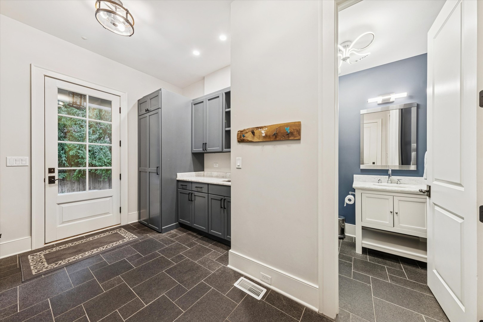 415 N ADAMS Street, Hinsdale, IL 60521