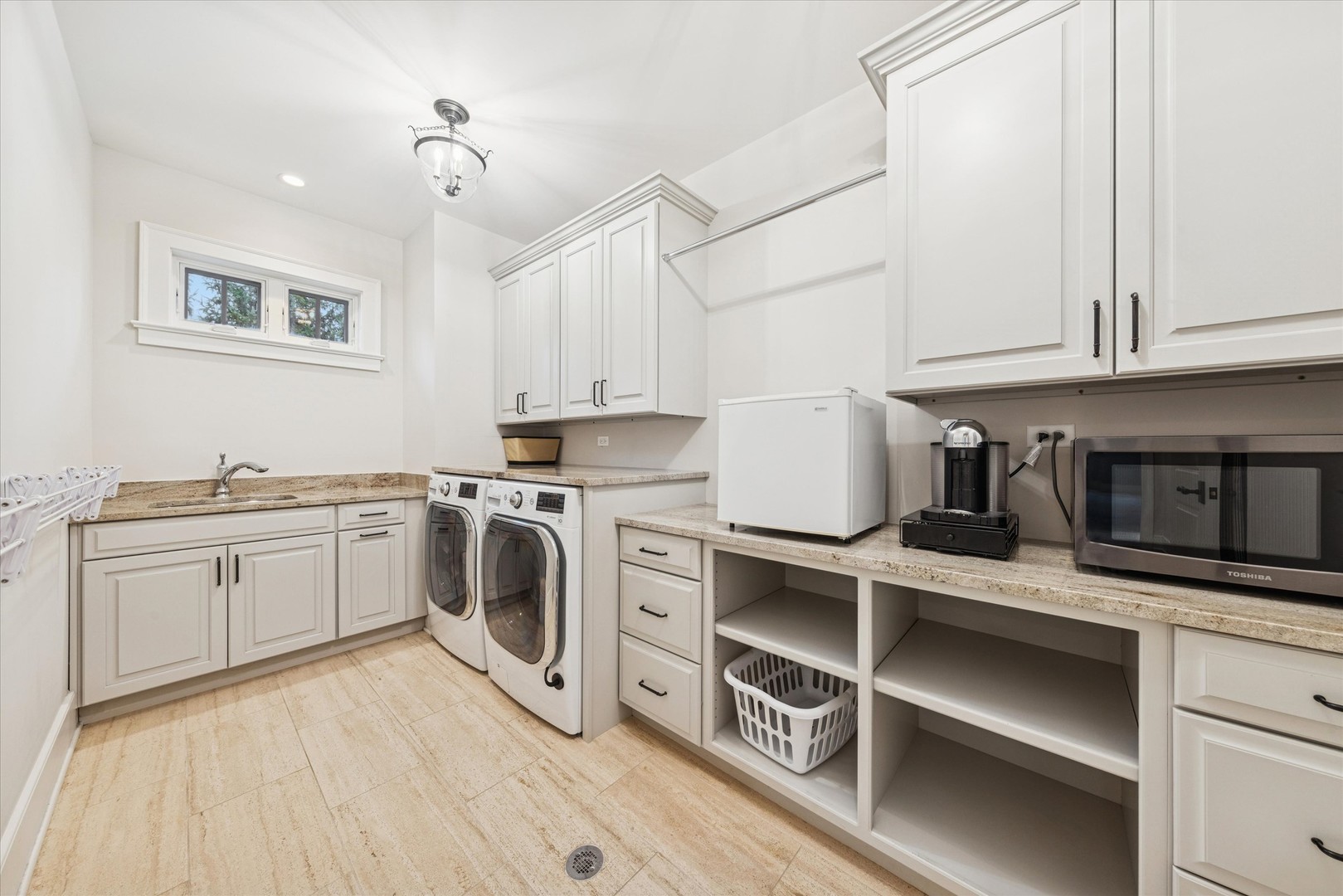 415 N ADAMS Street, Hinsdale, IL 60521