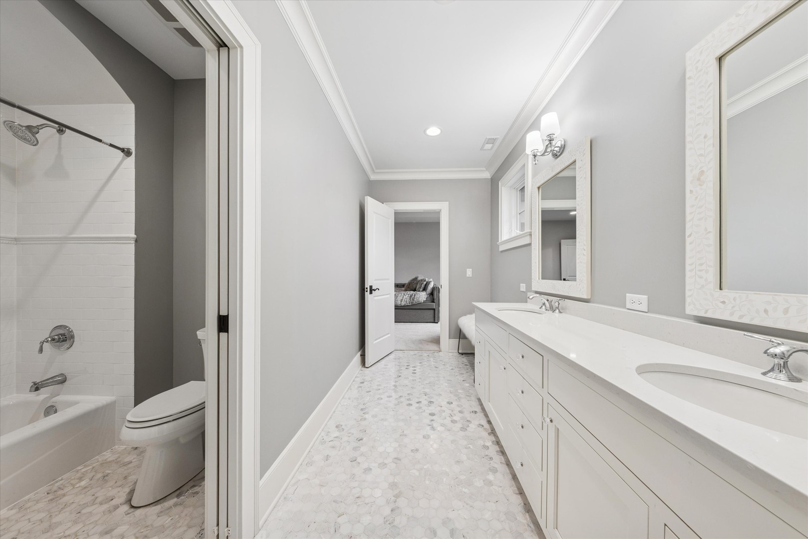 415 N ADAMS Street, Hinsdale, IL 60521