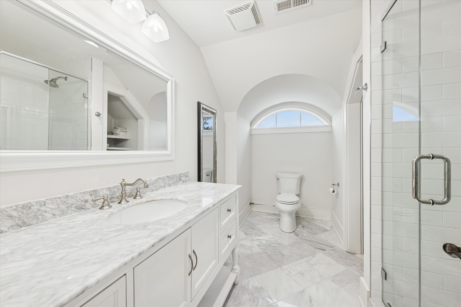 415 N ADAMS Street, Hinsdale, IL 60521