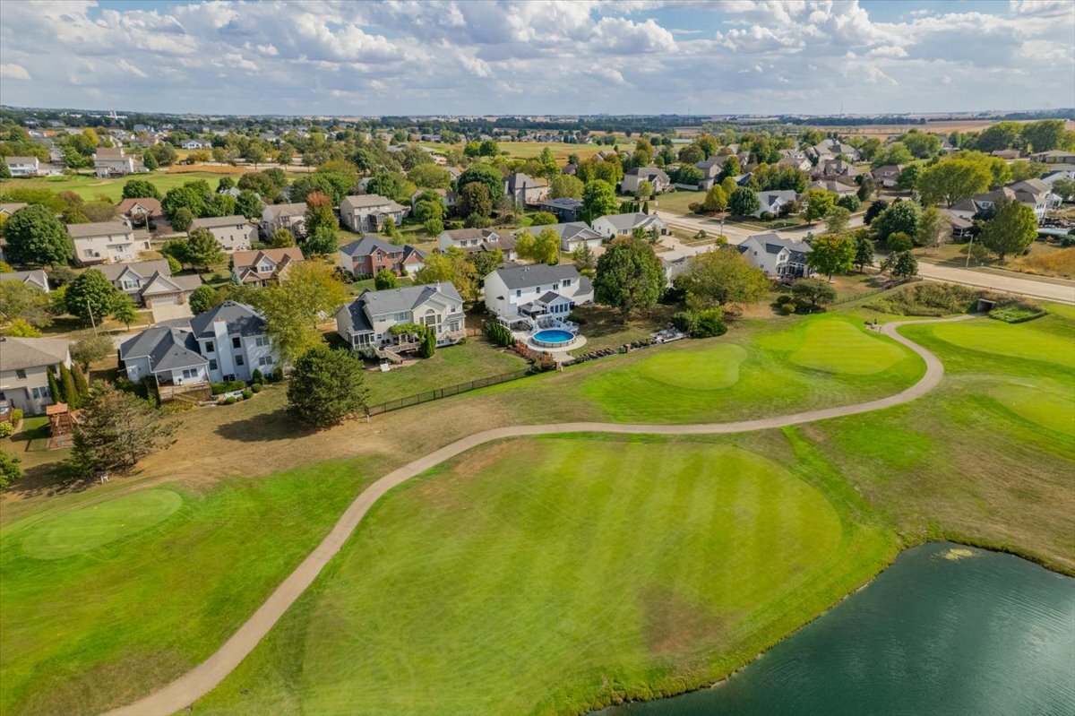 45 Pebblebrook Court, Bloomington, IL 61705