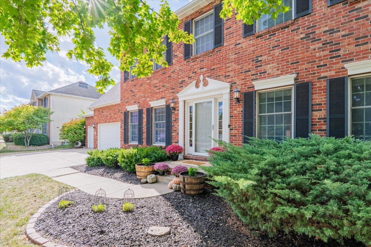 45 Pebblebrook Court, Bloomington, IL 61705