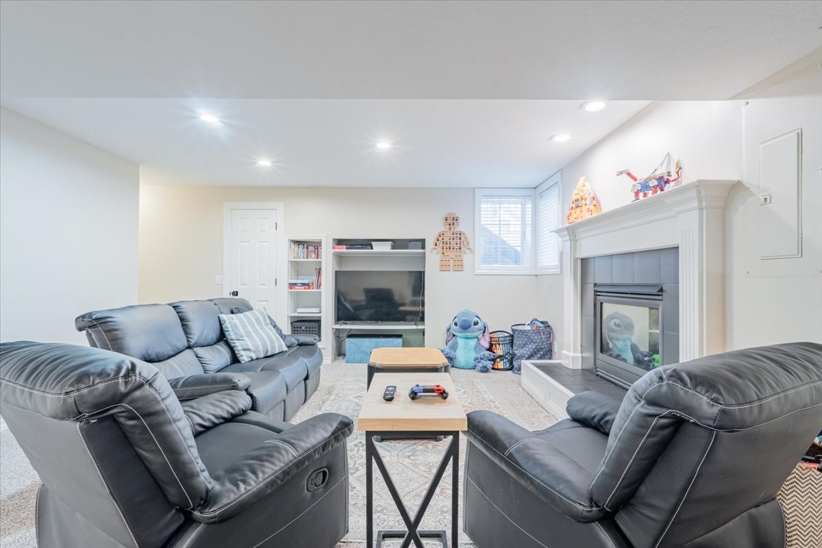 45 Pebblebrook Court, Bloomington, IL 61705