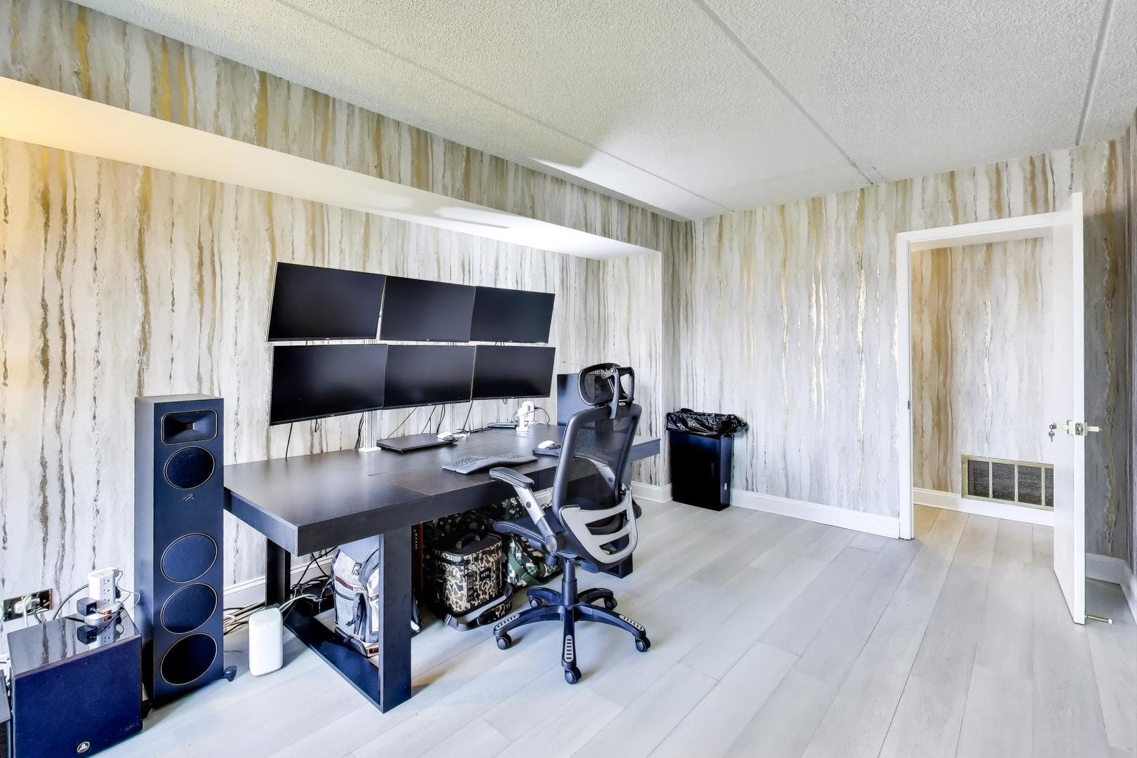 920 Vose Drive #604, Gurnee, IL 60031