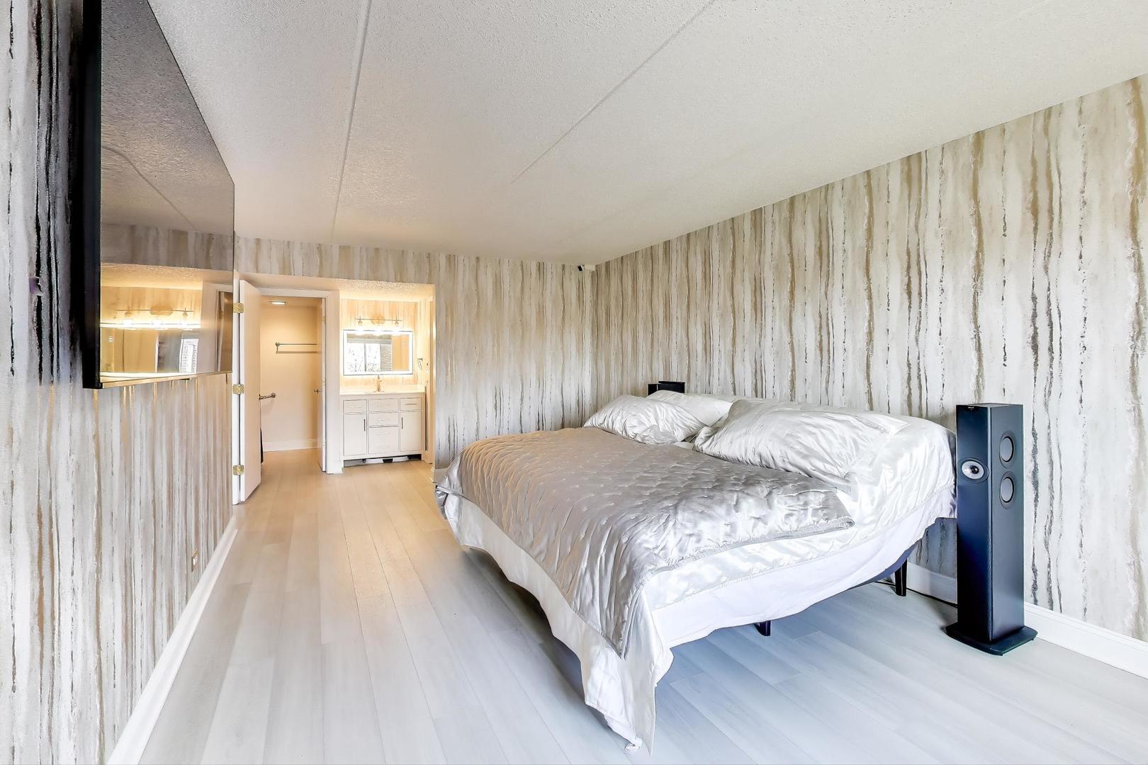 920 Vose Drive #604, Gurnee, IL 60031