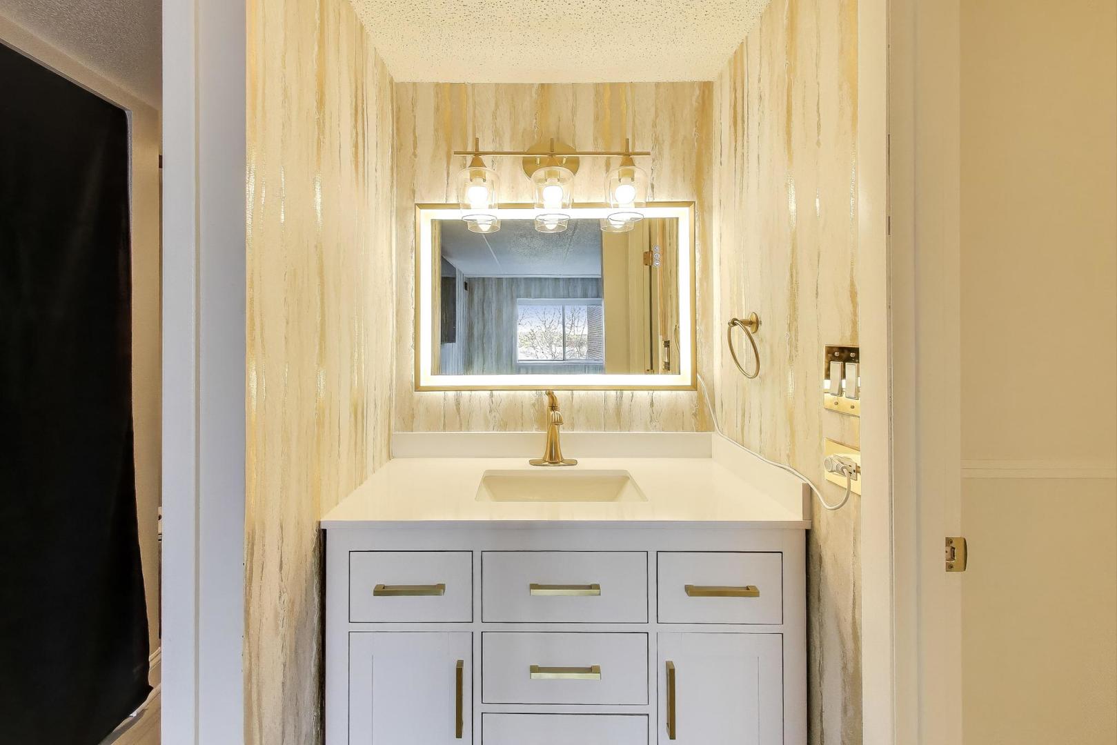 920 Vose Drive #604, Gurnee, IL 60031