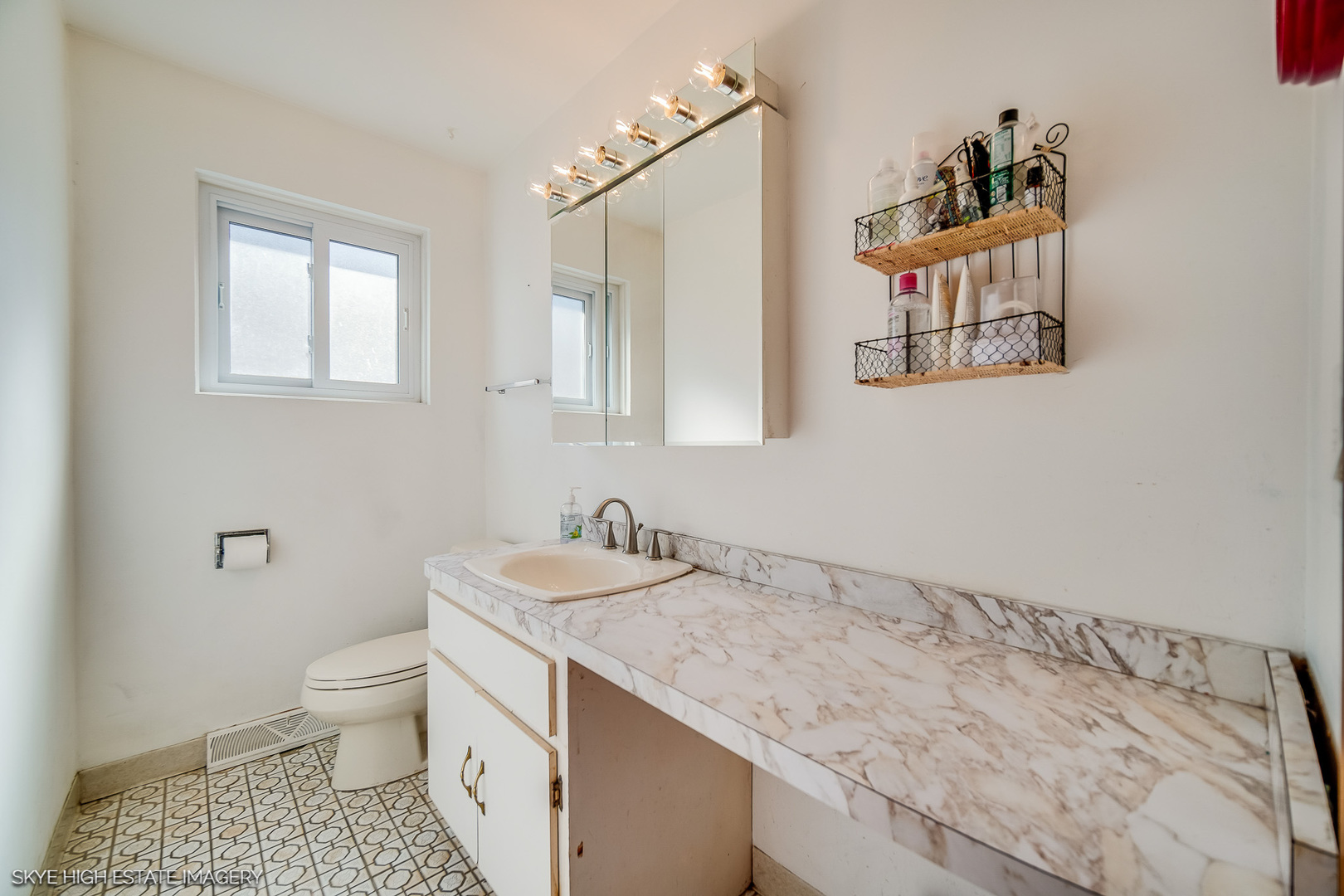 9805 Normandy Avenue, Oak Lawn, IL 60453